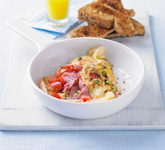 Skinny pepper, tomato & ham omelette recipe 