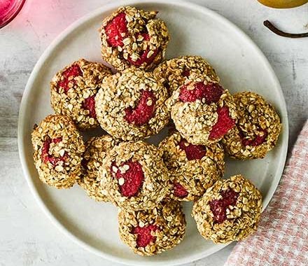 Raspberry, almond & oat breakfast cookies recipe