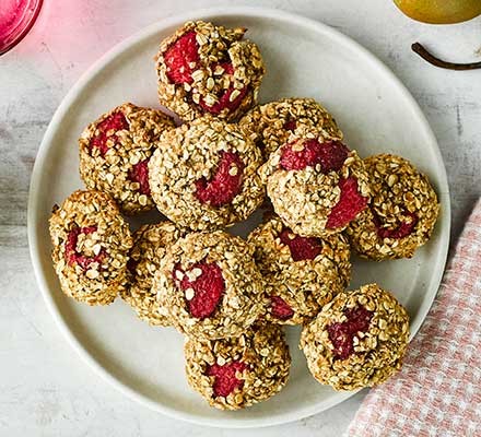 Raspberry, almond & oat breakfast cookies recipe 
