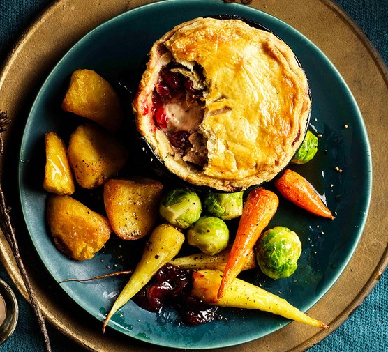Christmas dinner pie with roasted veg 