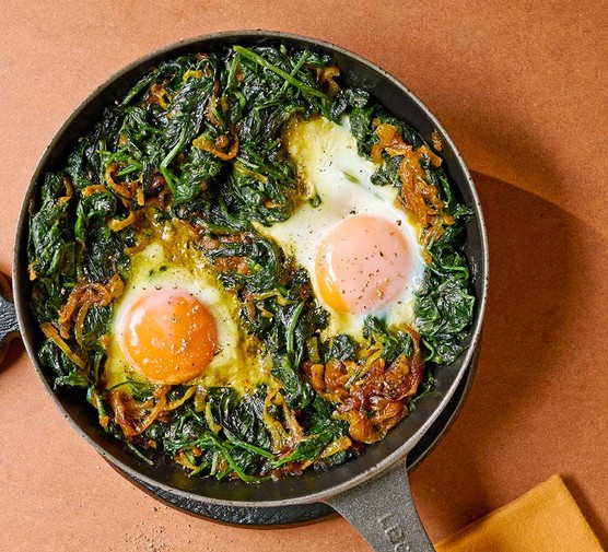 Persian spinach & onion fried eggs (nargesi-e esfenaj) recipe 