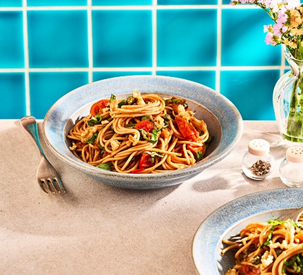 Spaghetti with tomatoes & walnuts recipe 
