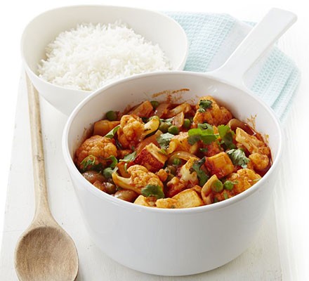 Cauliflower, paneer & pea curry recipe 