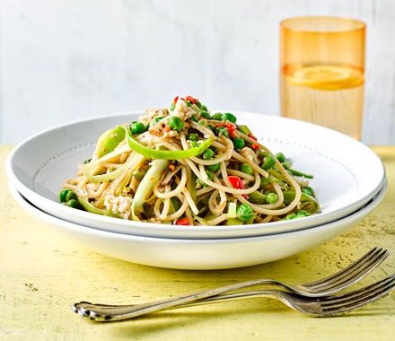 Crab & lemon spaghetti with peas recipe