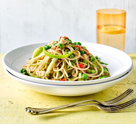 Crab & lemon spaghetti with peas recipe 