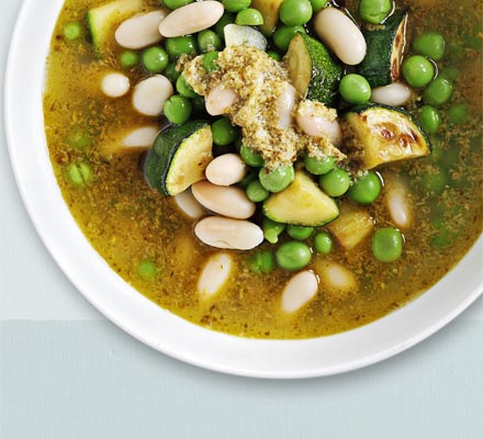 Courgette, pea & pesto soup recipe 