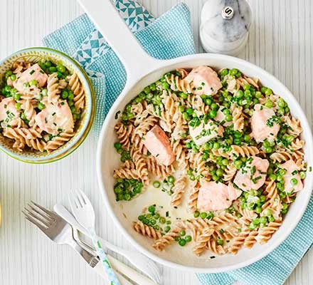 Pasta with salmon & peas recipe 