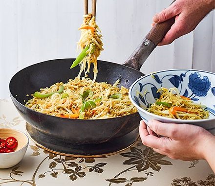 Easy Singapore noodles (chow mein) recipe
