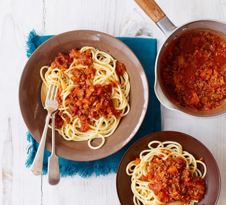 The best spaghetti bolognese recipe (with video) 