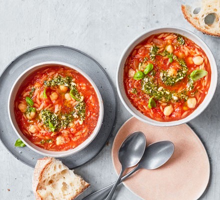 Tomato & pasta soup recipe 