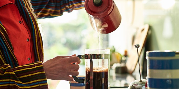 Someone pouring boiling water into a caffetiere