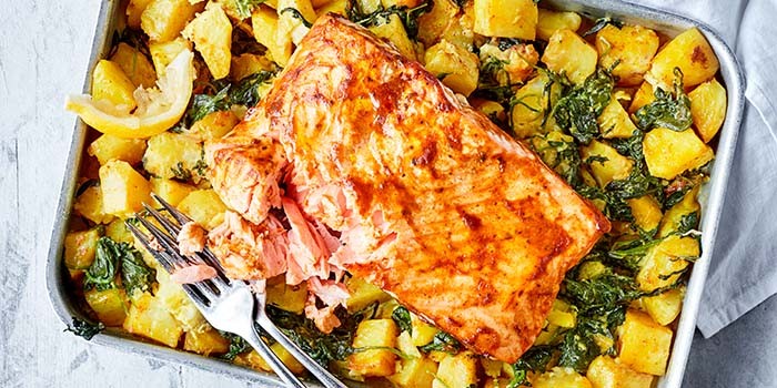 Spiced salmon with traybaked sag aloo