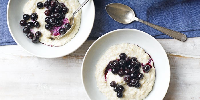 eat-your-way-to-fabulou-skin-healthy-porridge-ideas-blueberry-compote-700-350-922063f