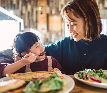 10 top tips for happy family mealtimes