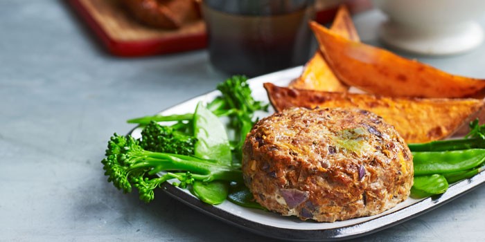 marathon-lean-turkey-burger-with-sweet-potato-chips-fc3ccdf