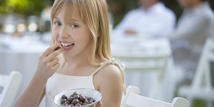 Child eating olives