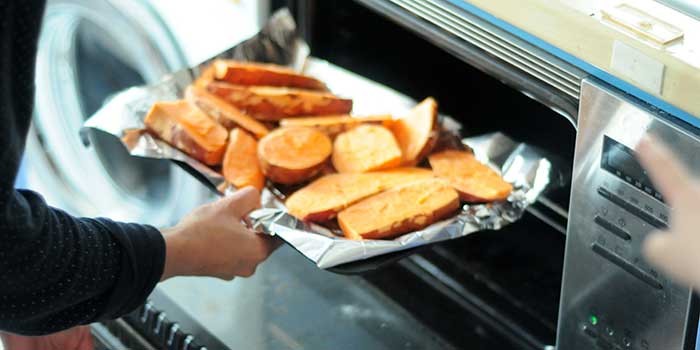 Cooking sweet potatoes in an oven