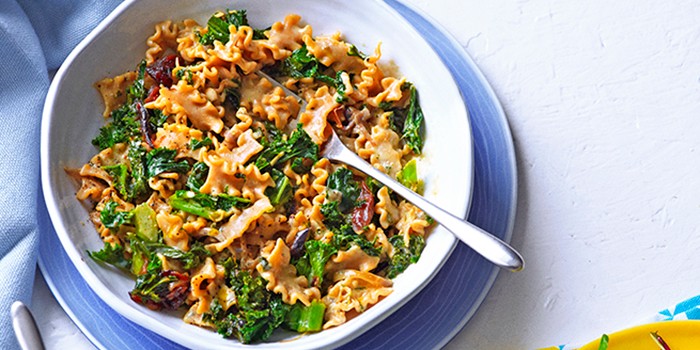 Creamy pesto & kale pasta in a white bowl