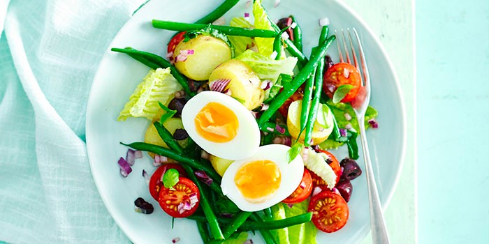 Egg Niçoise salad