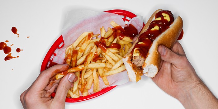 Hot dog with chips and ketchup