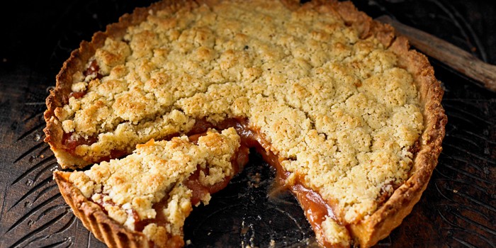 Quince crumble tart