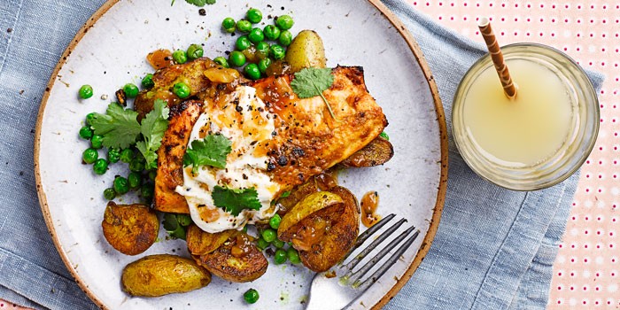 Tandoori trout with sauce, potatoes and peas