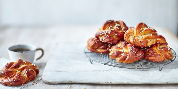 Cake club cardamom buns