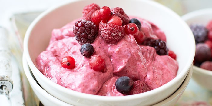 frozen-berry-yogurt-e6c7698