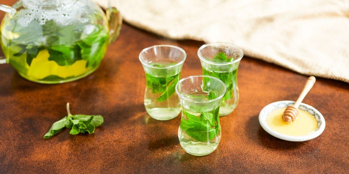 mint-tea-in-glasses-700-350-cdb65b4
