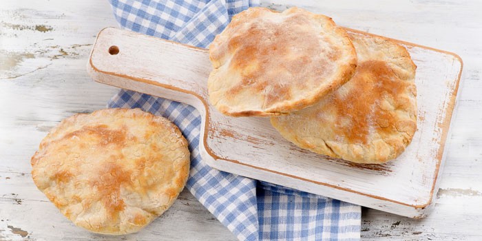 Pitta breads on wooden board