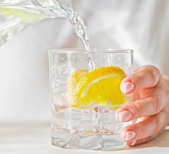 Top 5 health benefits of lemon water 
