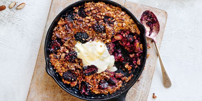Blackberry apple oat bake