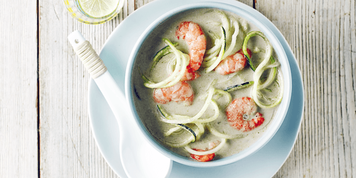 Laksa thai curry with courgetti and prawns in a bowl