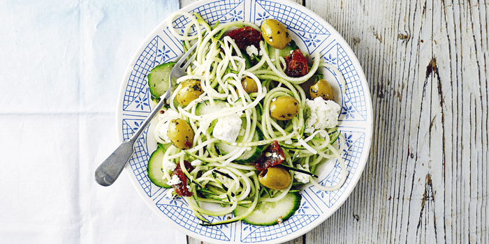Greek courgetti salad