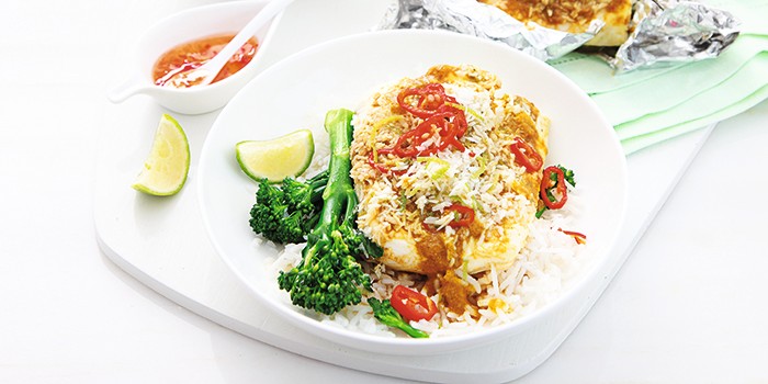 Curried coconut fish parcels with broccoli
