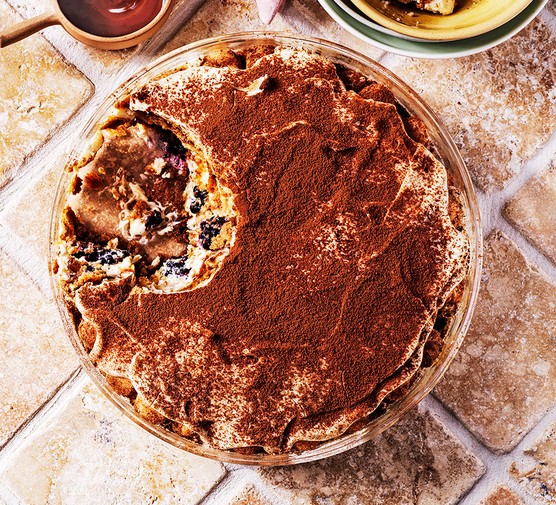 Blackberry tiramisu with chocolate sauce recipe 