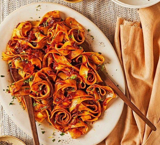Caramelised red onion & anchovy pasta with gremolata recipe 