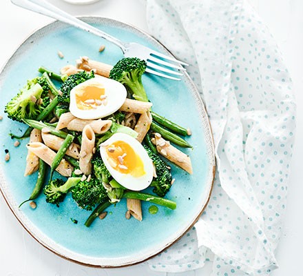 Broccoli pasta salad with eggs & sunflower seeds recipe 