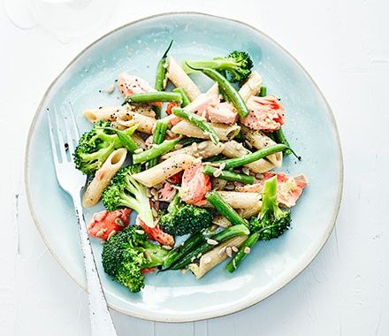 Broccoli pasta salad with salmon & sunflower seeds recipe