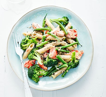 Broccoli pasta salad with salmon & sunflower seeds recipe 