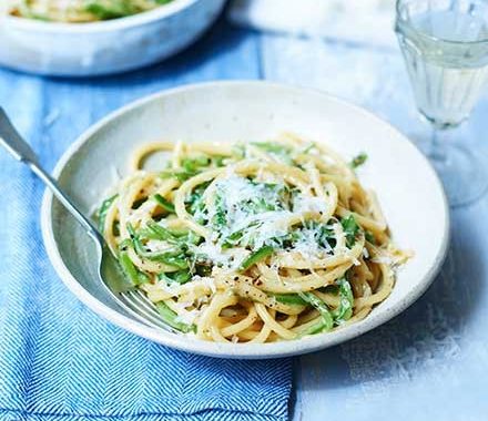 Cacio e pepe with runner beans recipe