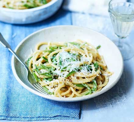 Cacio e pepe with runner beans recipe 