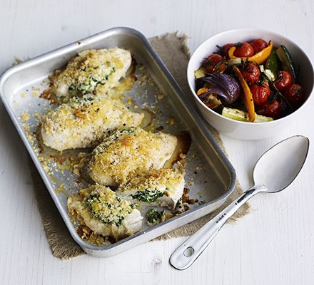 Spinach, ricotta & chicken traybake recipe 