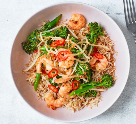 Ginger, sesame and chilli prawn & broccoli stir-fry recipe 