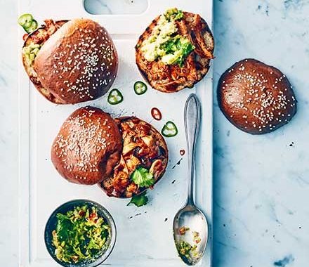 Slow cooker pulled chicken recipe