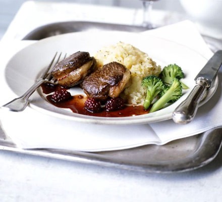 Pan-fried venison with blackberry sauce recipe 