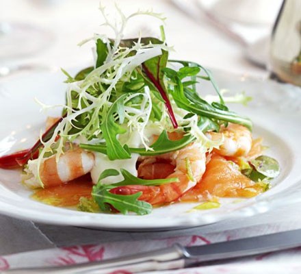 Smoked salmon with prawns, horseradish cream & lime vinaigrette recipe 