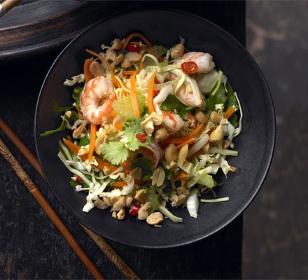 Crunchy cabbage & prawn salad recipe 