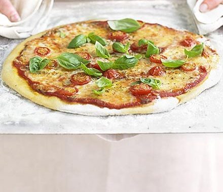 Pizza Margherita in 4 easy steps recipe