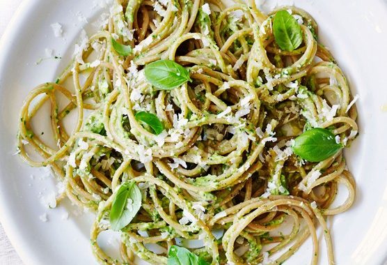 Wholewheat spaghetti & avocado sauce recipe